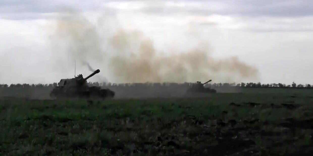 Российские артиллеристы уничтожают позиции ВСУ огнем из САУ Акация