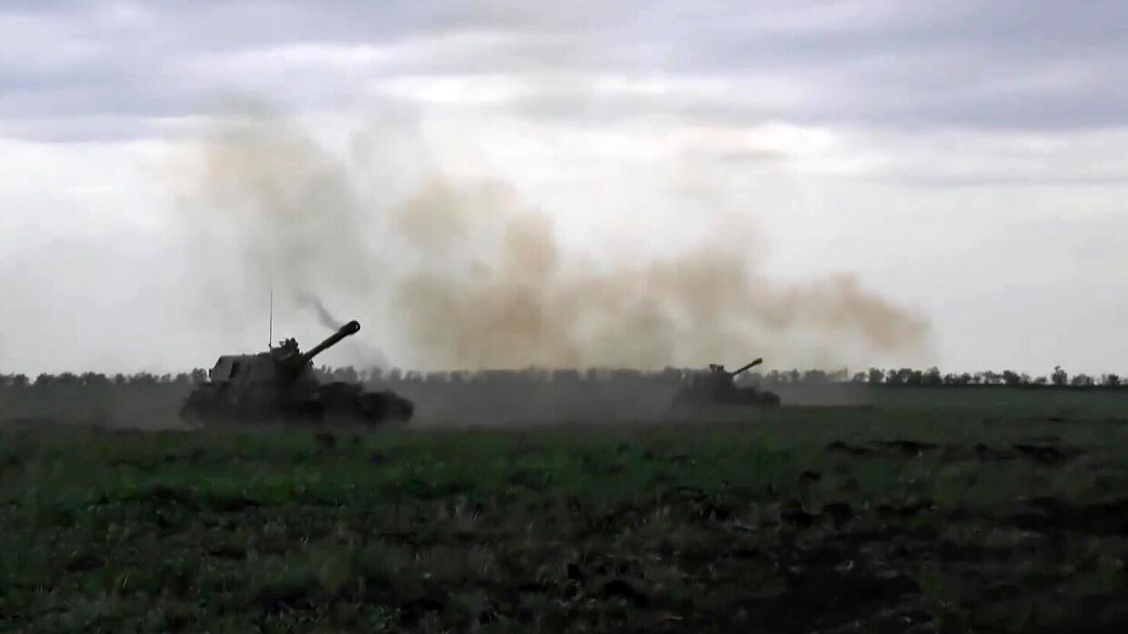 Российские артиллеристы уничтожают позиции ВСУ огнем из САУ Акация