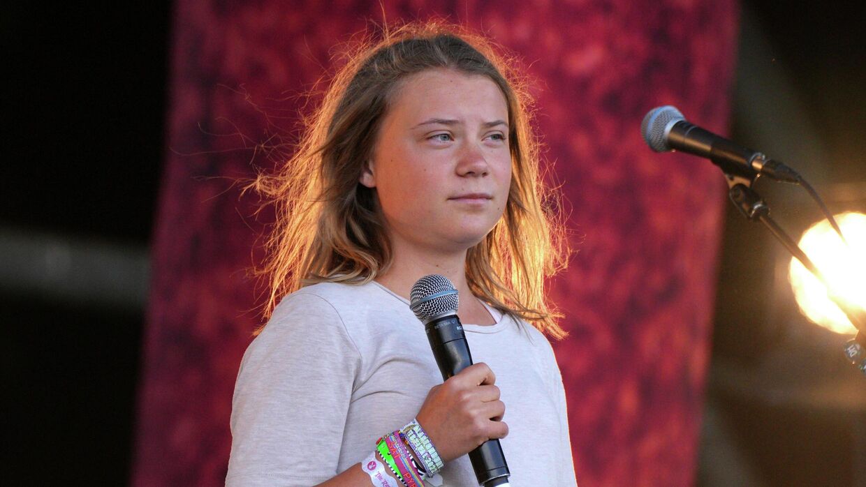 Грета Тунберг выступает на фестивале в Гластонбери, Великобритания