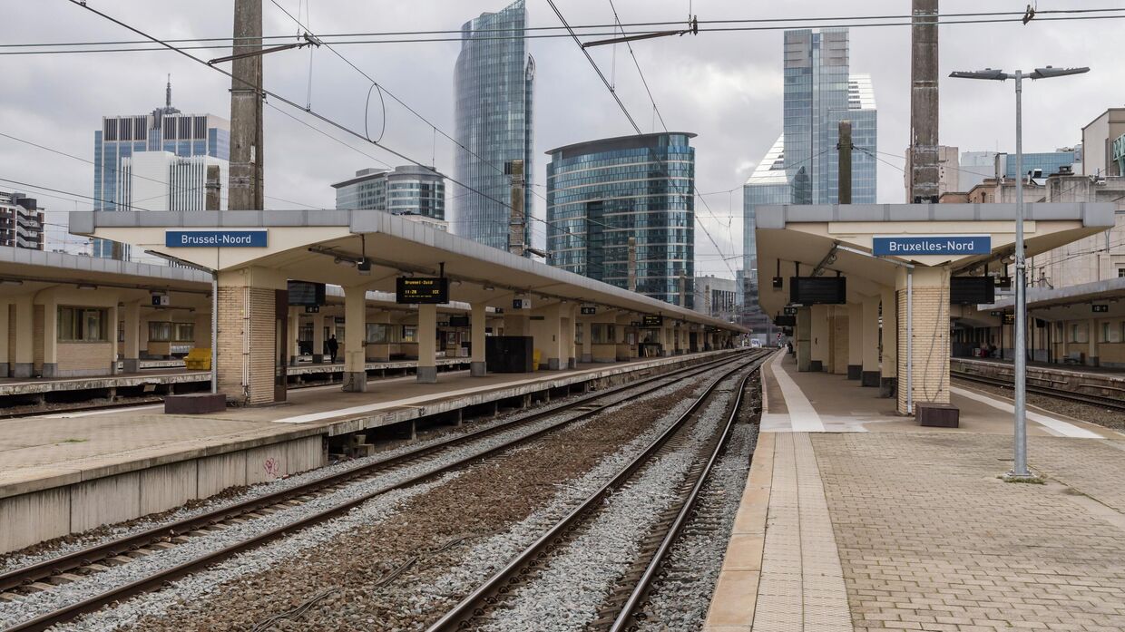 Пустой железнодорожный вокзал во время общенациональной забастовки в Брюсселе, Бельгия. 9 ноября 2022 года