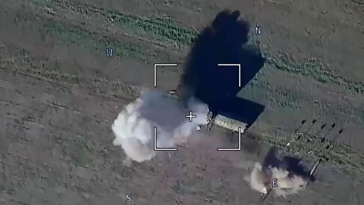 Минобороны показало удары дронами-камикадзе Ланцет по технике ВСУ