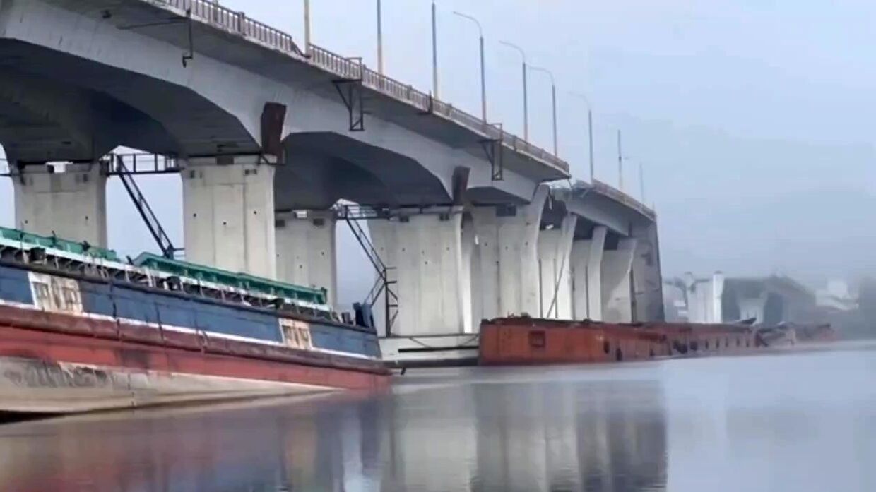 Два пролета Антоновского моста в Херсонской области обрушены