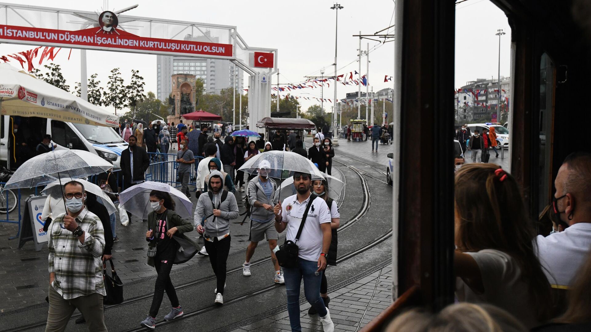 Обмен в стамбуле. Истикляль Стамбул. Истикляль Стамбул теракт. Beyoglu район в Стамбуле. Площадь Таксим в Стамбуле.