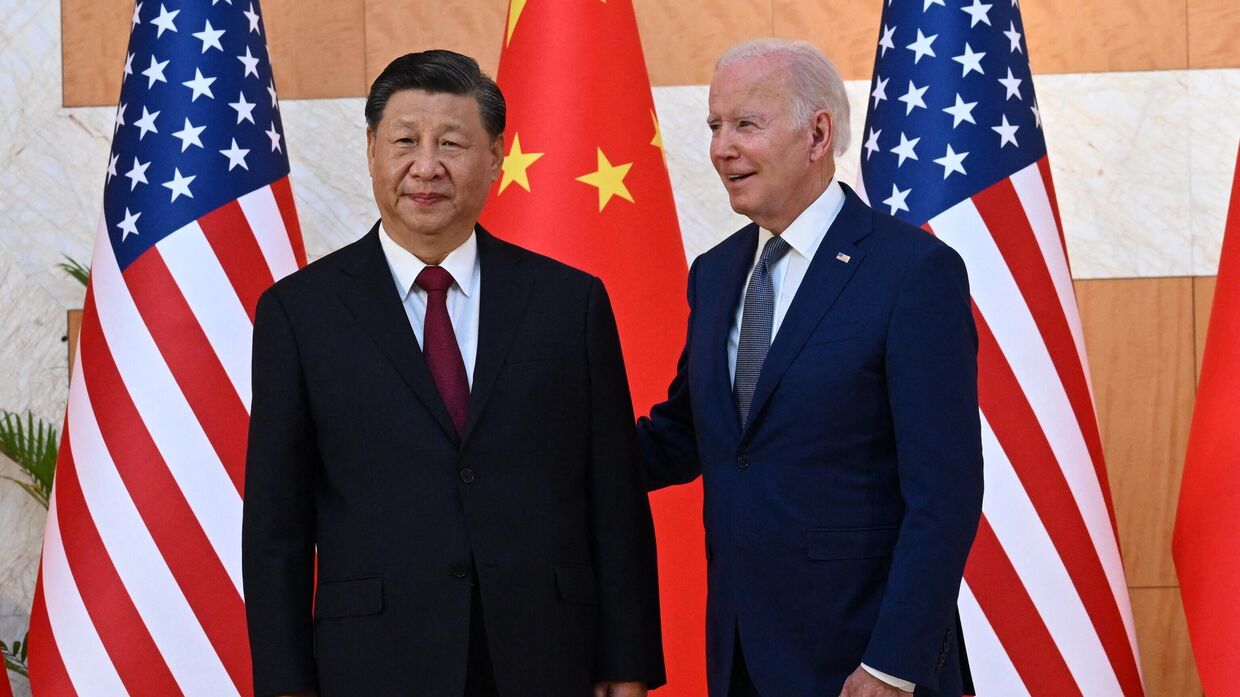 Президент США Джо Байден и председатель КНР Си Цзиньпин на полях саммита G20 в Нуса-Дуа