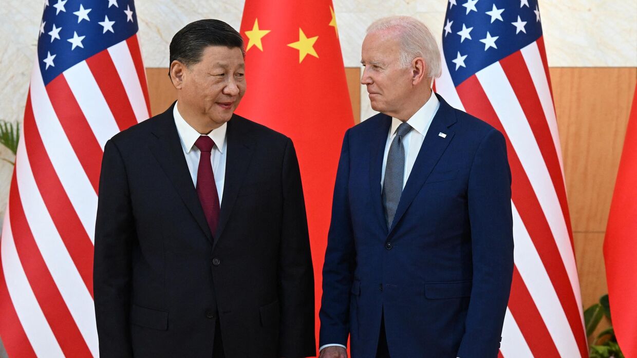 Президент США Джо Байден и председатель КНР Си Цзиньпин на полях саммита G20 в Нуса-Дуа