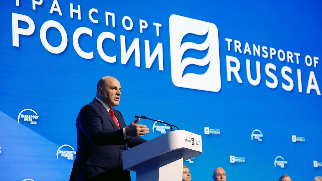 Премьер-министр РФ М. Мишустин посетил XVI Международный форум и выставку Транспорт России 