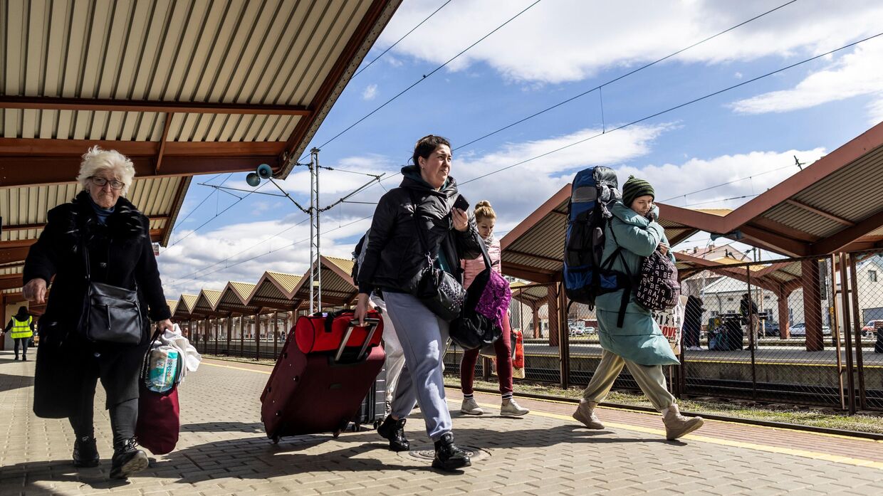 Украинцы на вокзале в Пшемысле, Польша