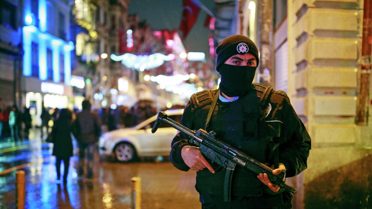 Полицейский в Стамбуле, Турция