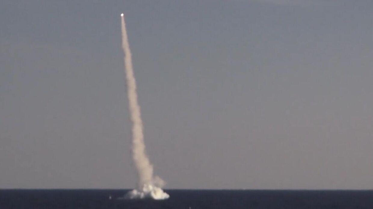 Подводная лодка Волхов выполнила пуск ракеты Калибр в Японском море