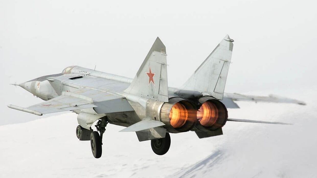 Сверхзвуковой самолёт МиГ-25