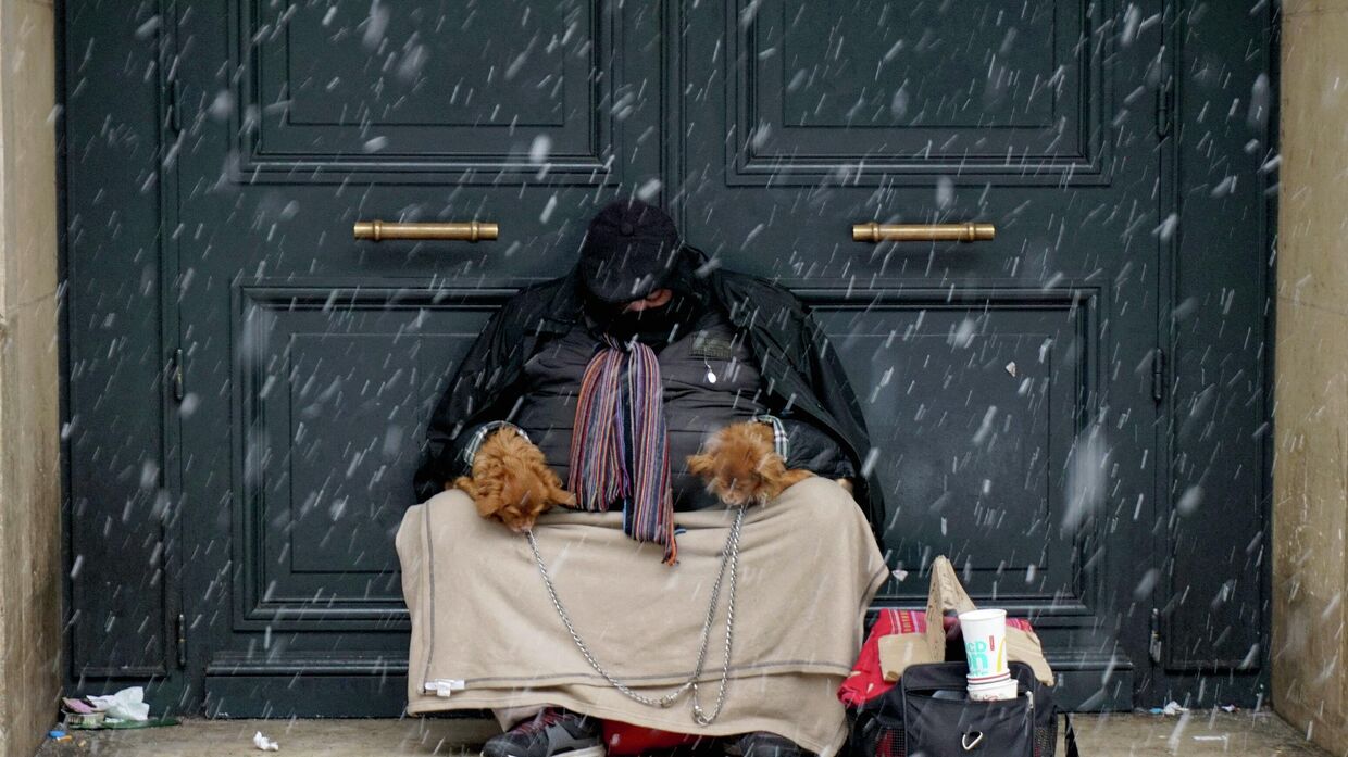 Бездомный в Париже, Франция