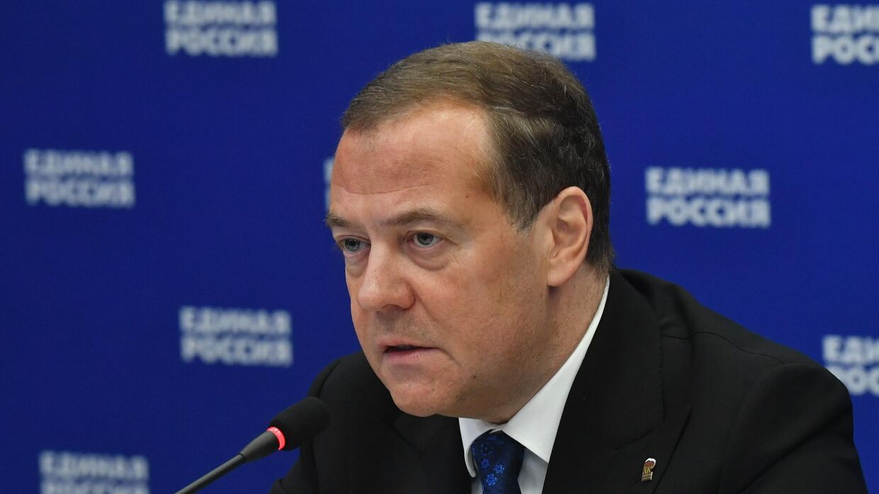 Председатель партии Единая Россия, заместитель председателя Совета безопасности РФ Дмитрий Медведев 