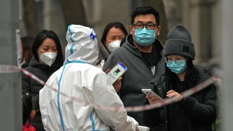 Мобильный пункт тестирования на коронавирус в Пекине, Китай