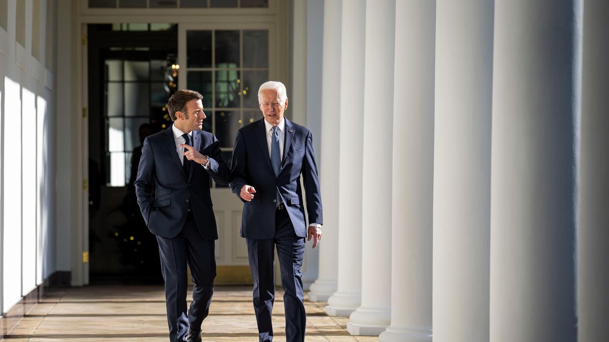 Президент США Джо Байден и президент Франции Эммануэль Макрон во время встречи в Белом доме в Вашингтоне