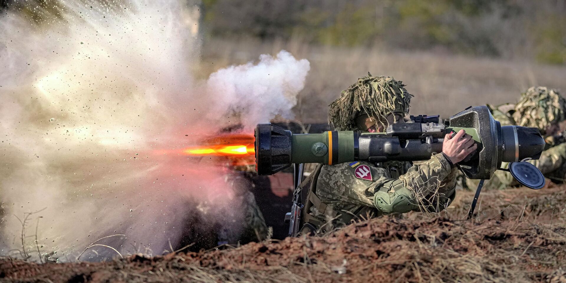 Украинский военнослужащий стреляет из противотанкового оружия NLAW во время учений - ИноСМИ, 1920, 09.12.2022