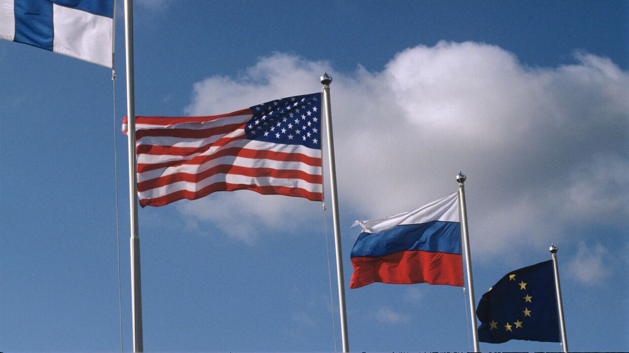 Флаги Финляндии, США, России и НАТО