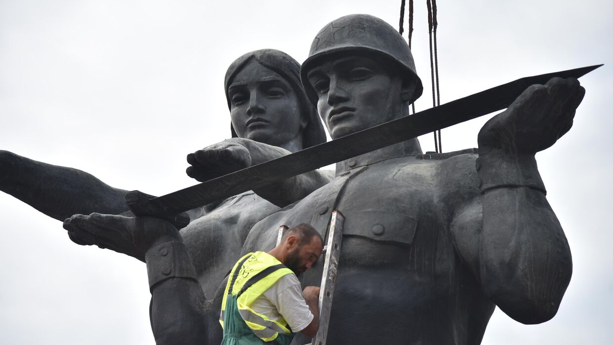Снос памятника воину освободителю во ЛЬвове