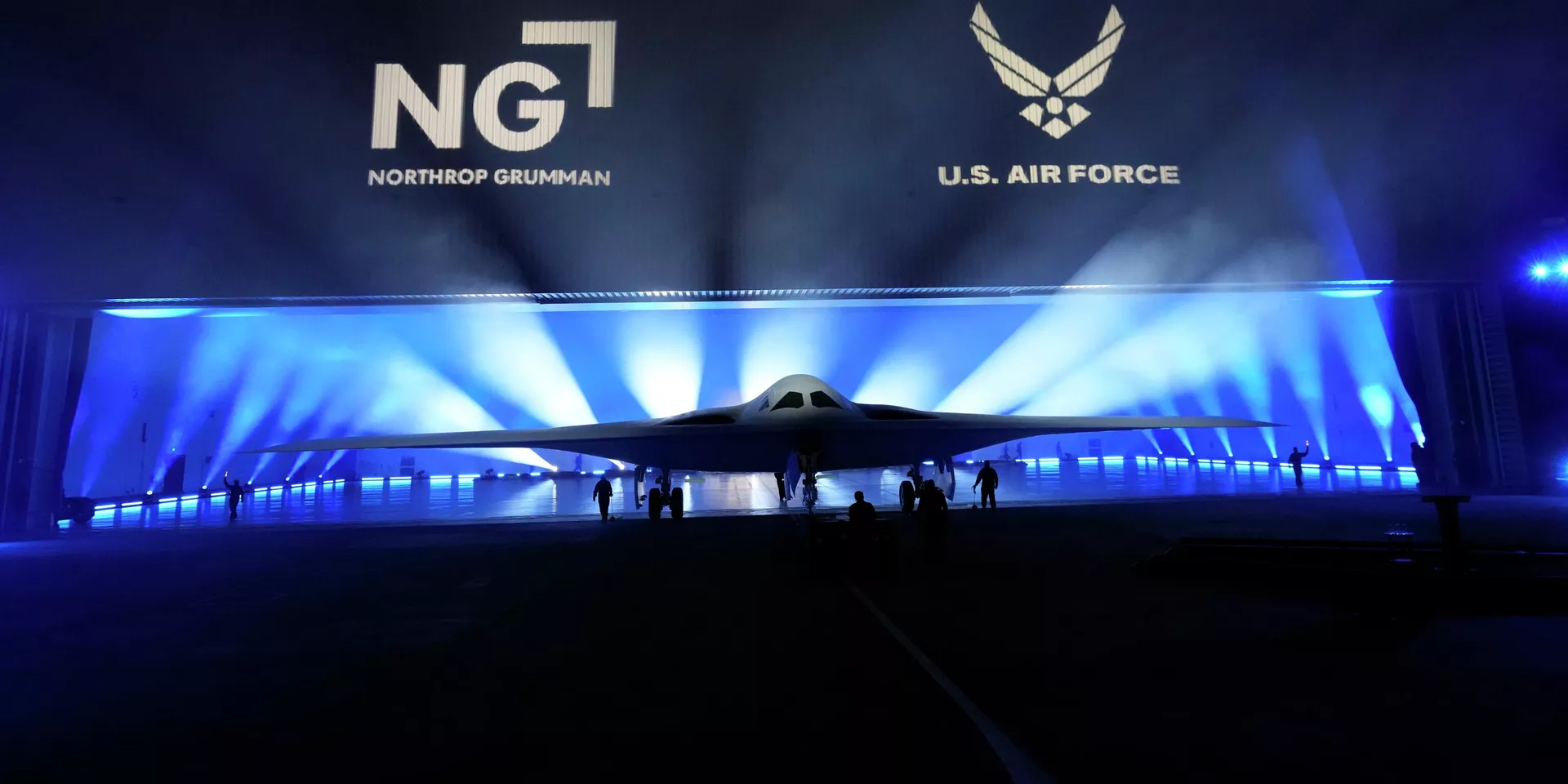 Бомбардировщик B-21 Raider во время презентации на заводе Northrop Grumman в Калифорнии, США - ИноСМИ, 1920, 09.12.2022