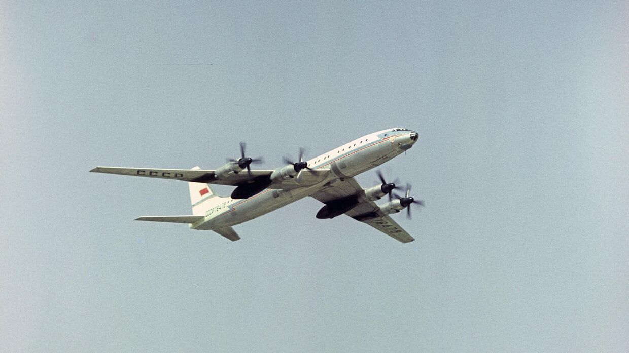 Пассажирский самолет Ту-114. 1967 год