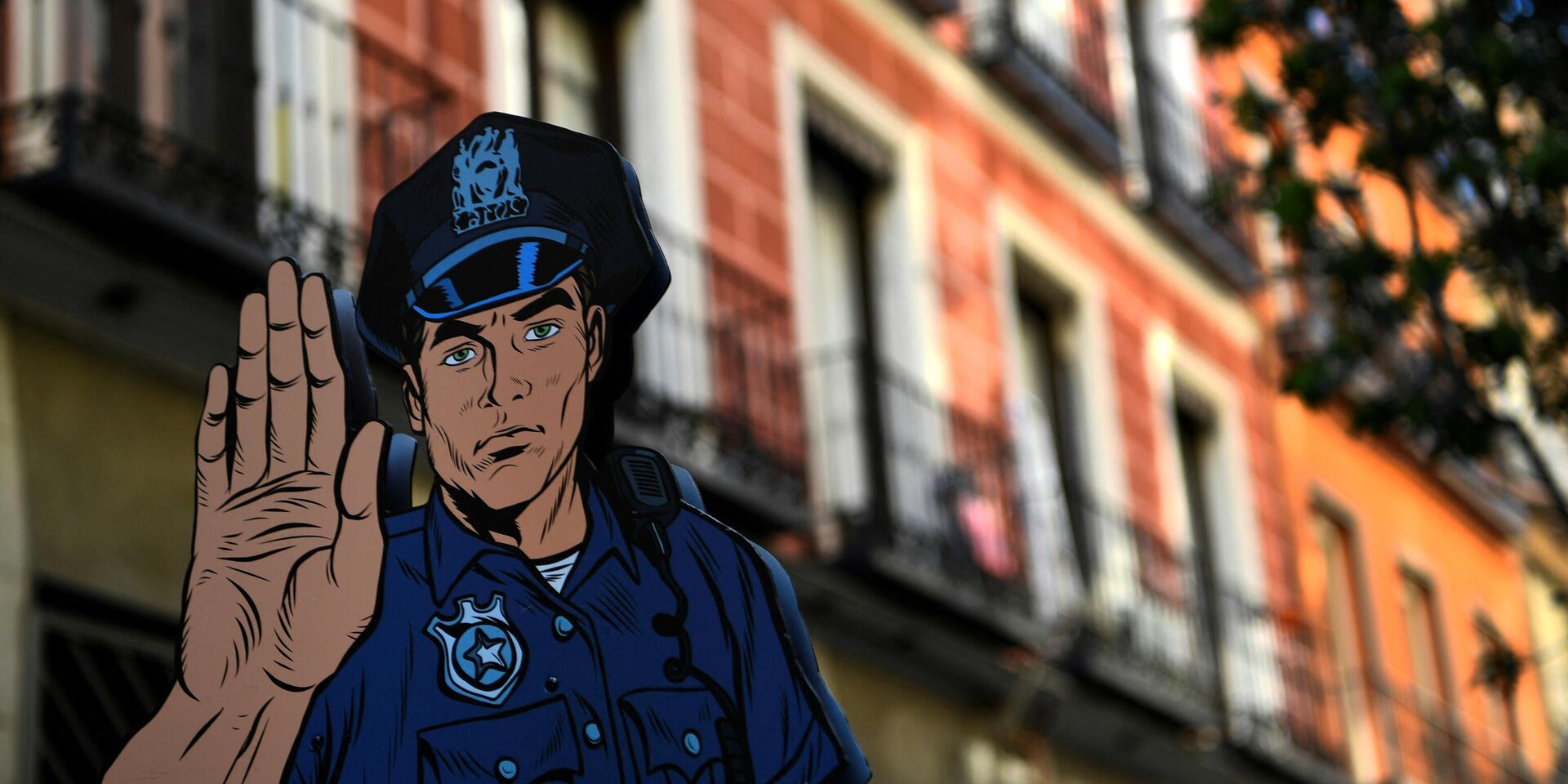 Изображение полицейского на одной из улиц Мадрида, Испания - ИноСМИ, 1920, 05.12.2022