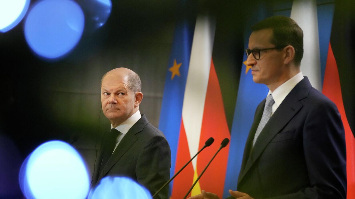 Новый канцлер Германии Олаф Шольц и премьер-министр Польши Матеуш Моравецкий в Варшаве, Польша