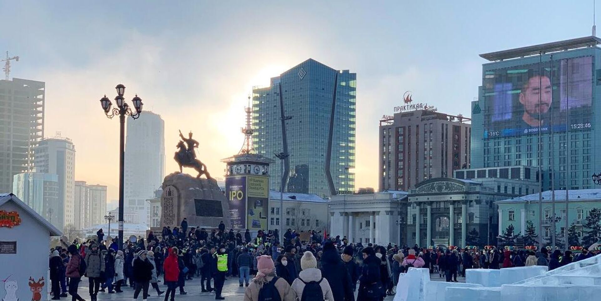 Протестующие на площади Сухэ-Батора в Улан-Баторе, Монголия - ИноСМИ, 1920, 30.01.2023