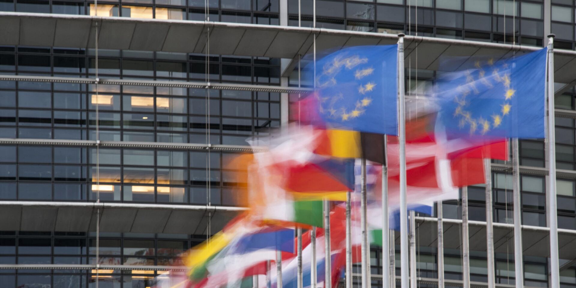 Флаги членов Европейского союза перед зданием Европейского парламента в Страсбурге, Франция - ИноСМИ, 1920, 09.12.2022