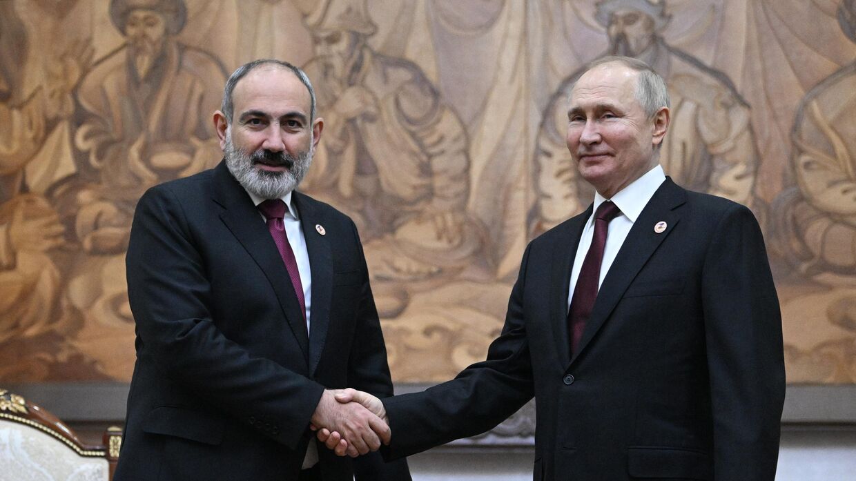 Президент РФ В. Путин принял участие в работе саммита ЕАЭС в Бишкеке