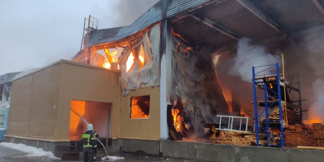 Пожар в ТЦ Стройпарк в Балашихе 