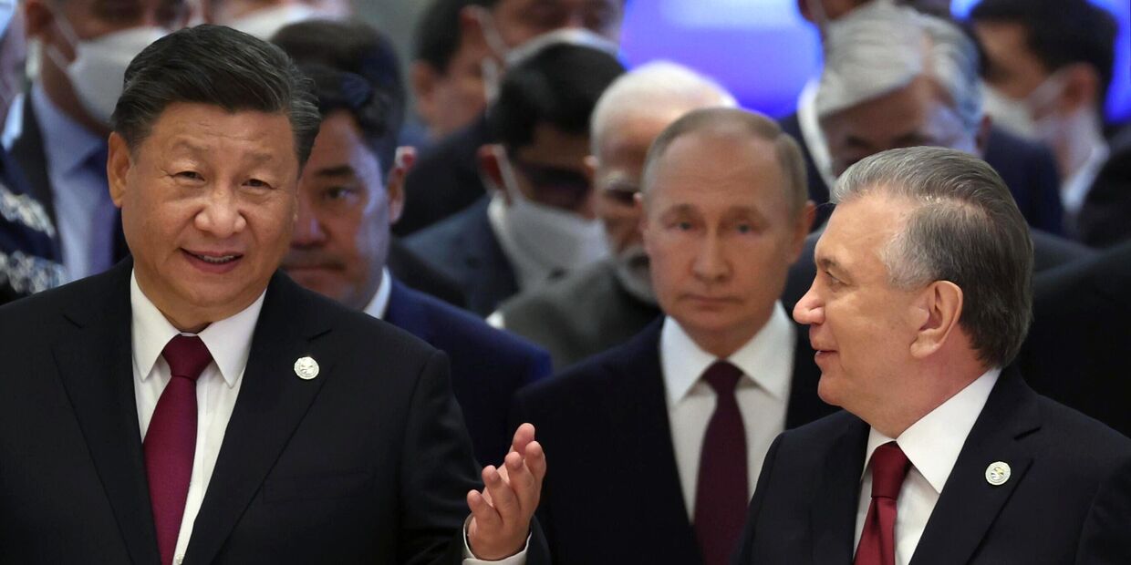 Председатель КНР Си Цзиньпин, президент РФ Владимир Путин и президент Узбекистана Шавкат Мирзиёев