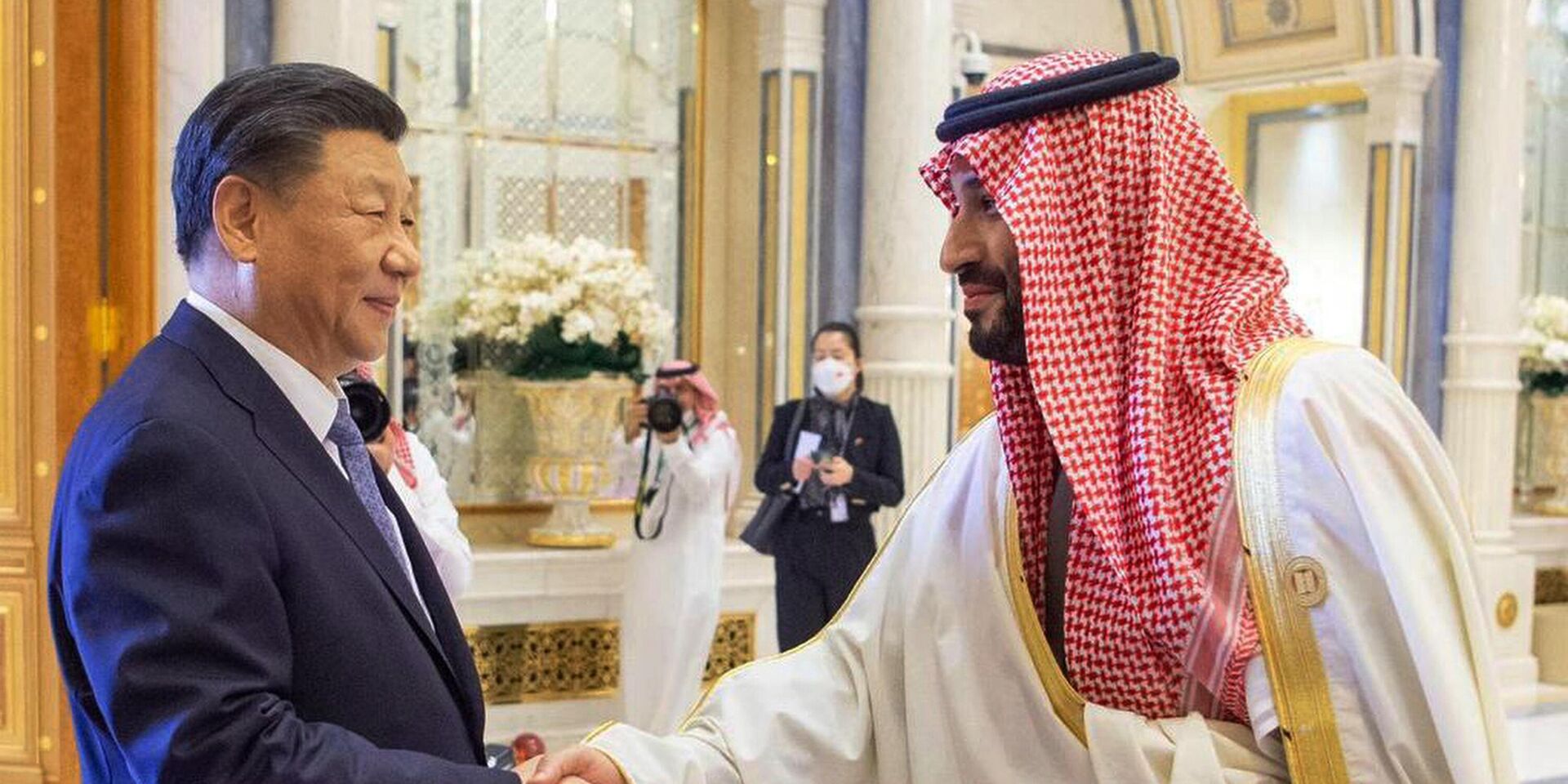 Председатель КНР Си Цзиньпин и наследный принц Саудовской Аравии Мухаммед бен Салман во время встречи в Эр-Рияде. 9 декабря 2022 года - ИноСМИ, 1920, 14.03.2023