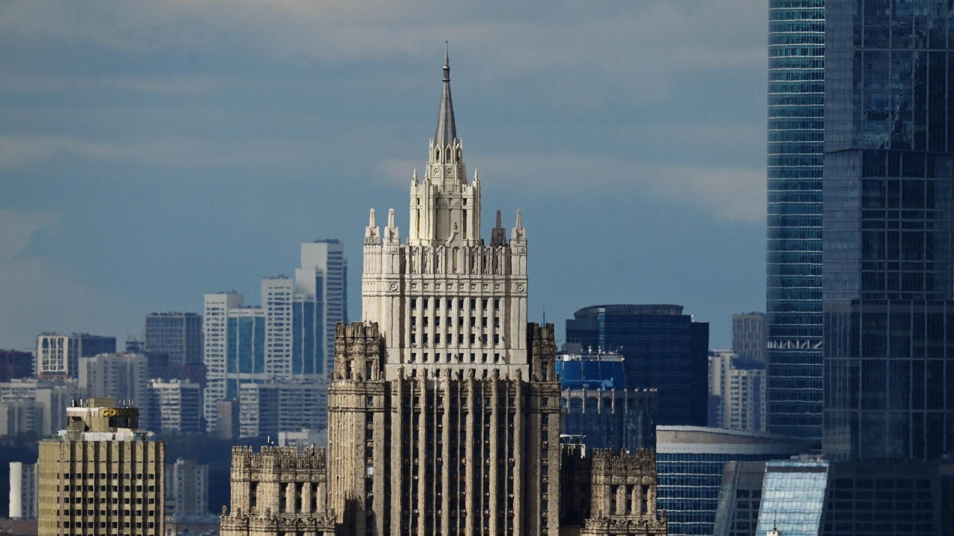 Вид на высотное здание Министерства иностранных дел РФ - ИноСМИ, 1920, 16.12.2022