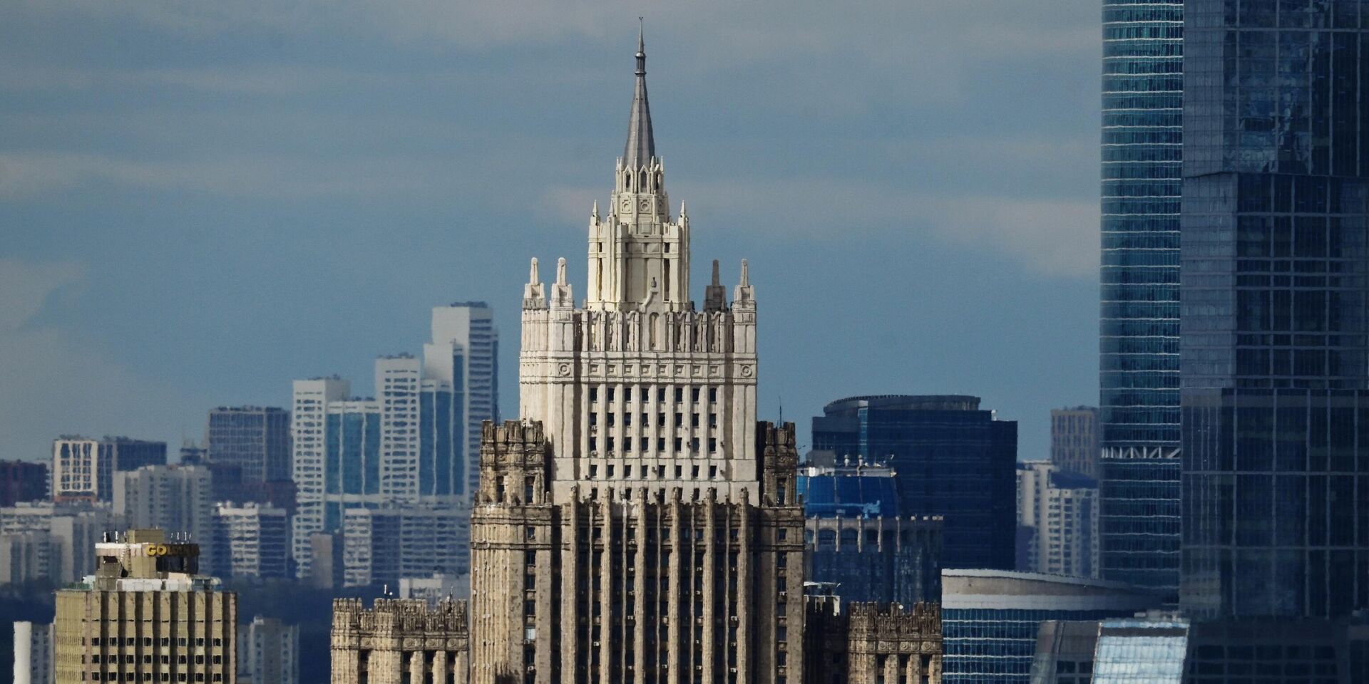 Вид на высотное здание Министерства иностранных дел РФ - ИноСМИ, 1920, 17.12.2022