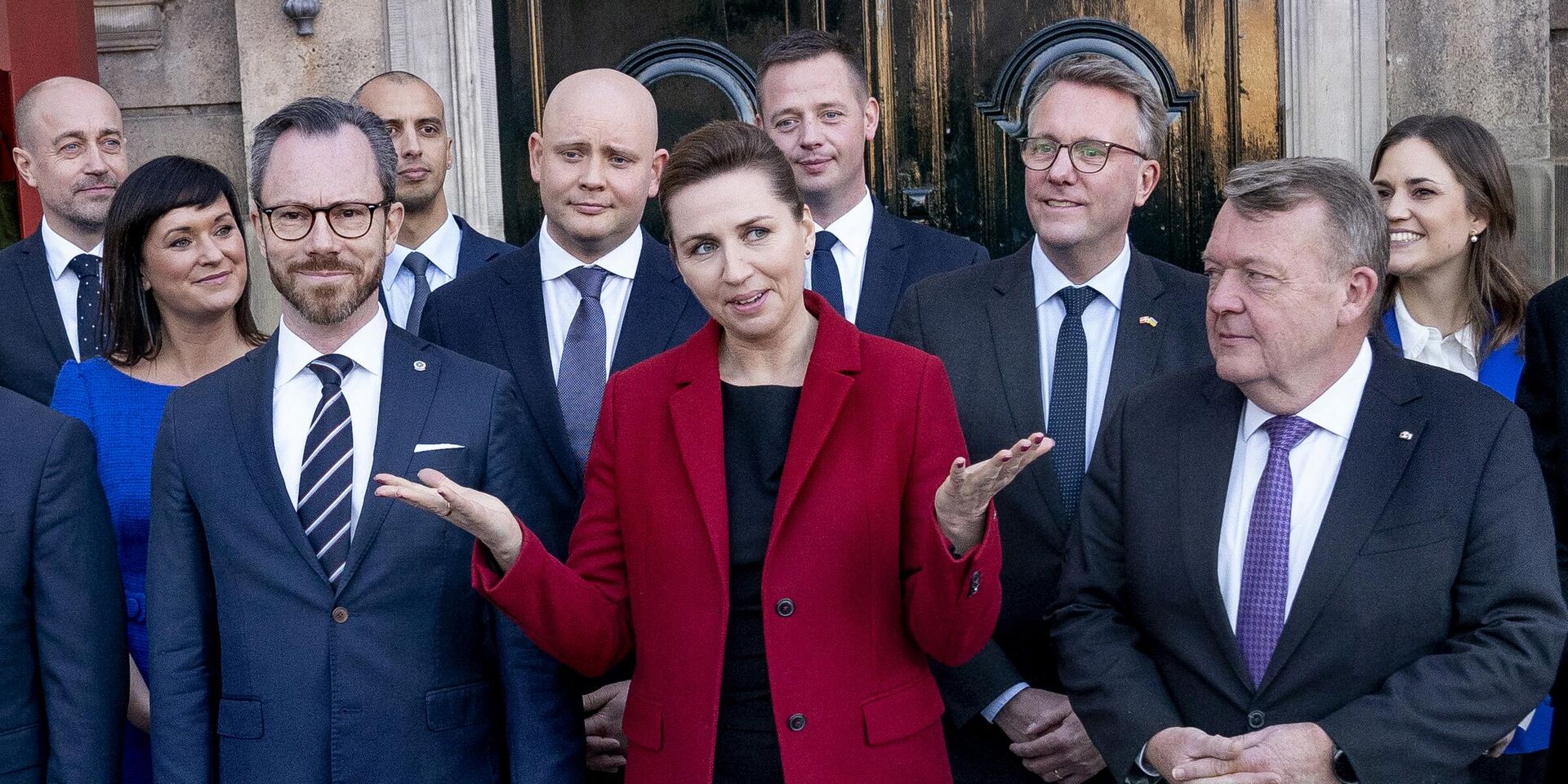 Премьер-министр Дании Метте Фредериксен (в центре) в Копенгагене, Дани. 15 декабря 2022 г. - ИноСМИ, 1920, 18.12.2022
