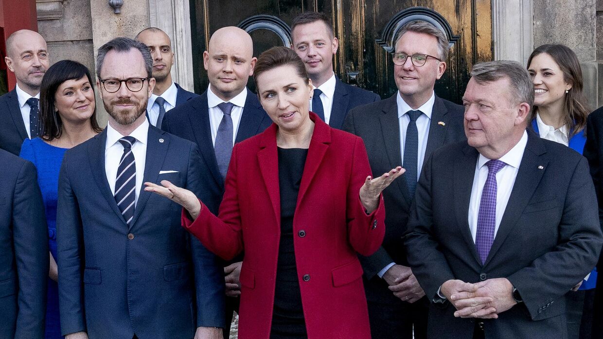 Премьер-министр Дании Метте Фредериксен (в центре) в Копенгагене, Дани. 15 декабря 2022 г.