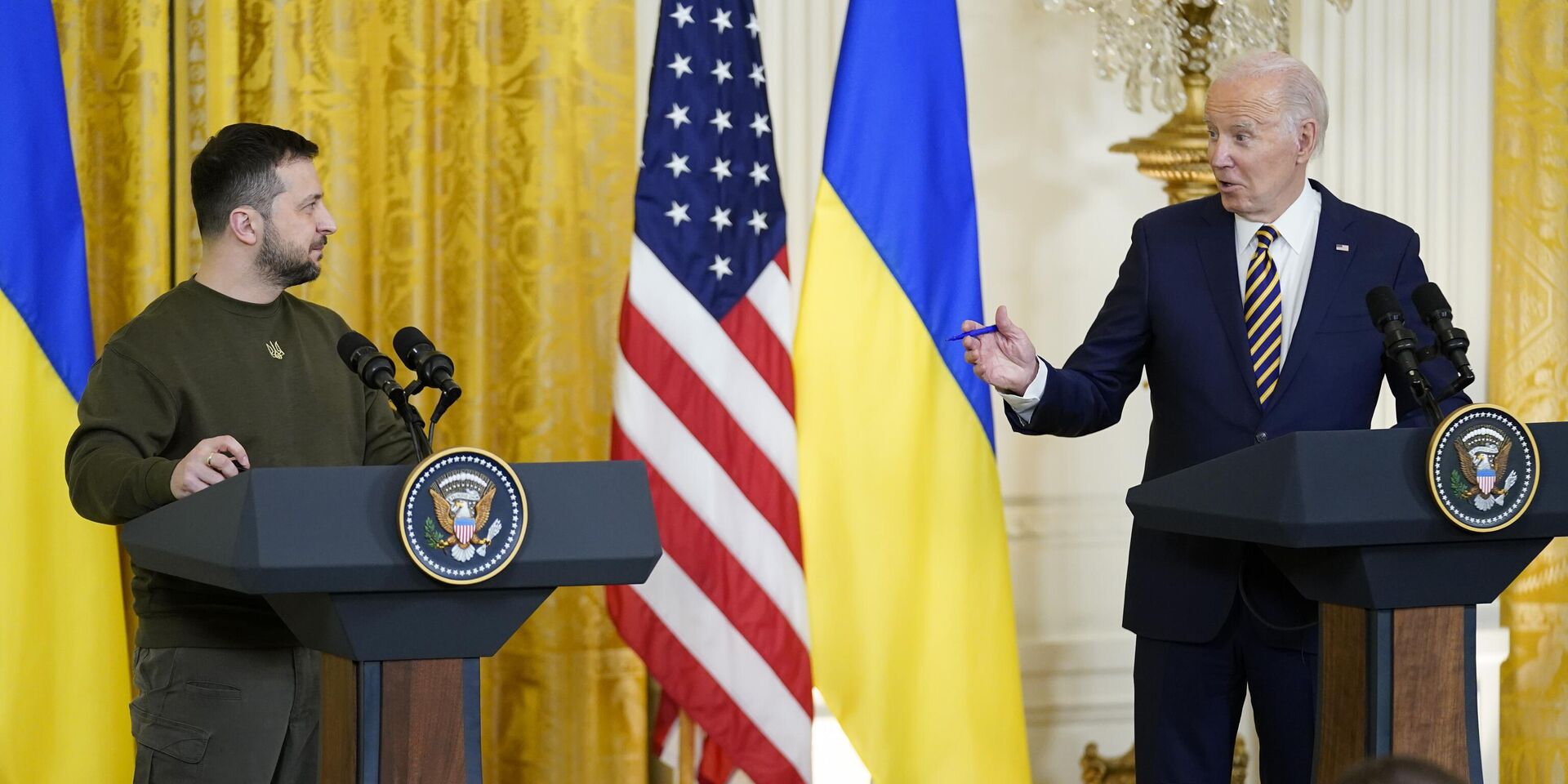Президент США Джо Байден и президент Украины Владимир Зеленский во время пресс-конференции в Белом доме в Вашингтоне. 21 декабря 2022 года - ИноСМИ, 1920, 25.04.2023