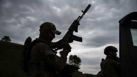 Украинские военные на военной базе недалеко от Киева