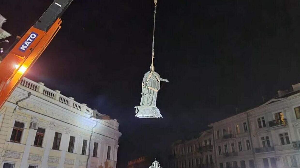 Демонтаж памятника Екатерине II в Одессе