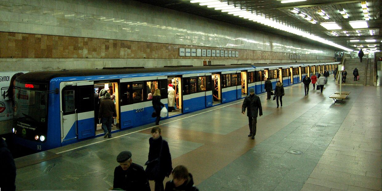 Cтанция метро Позняки, Киев
