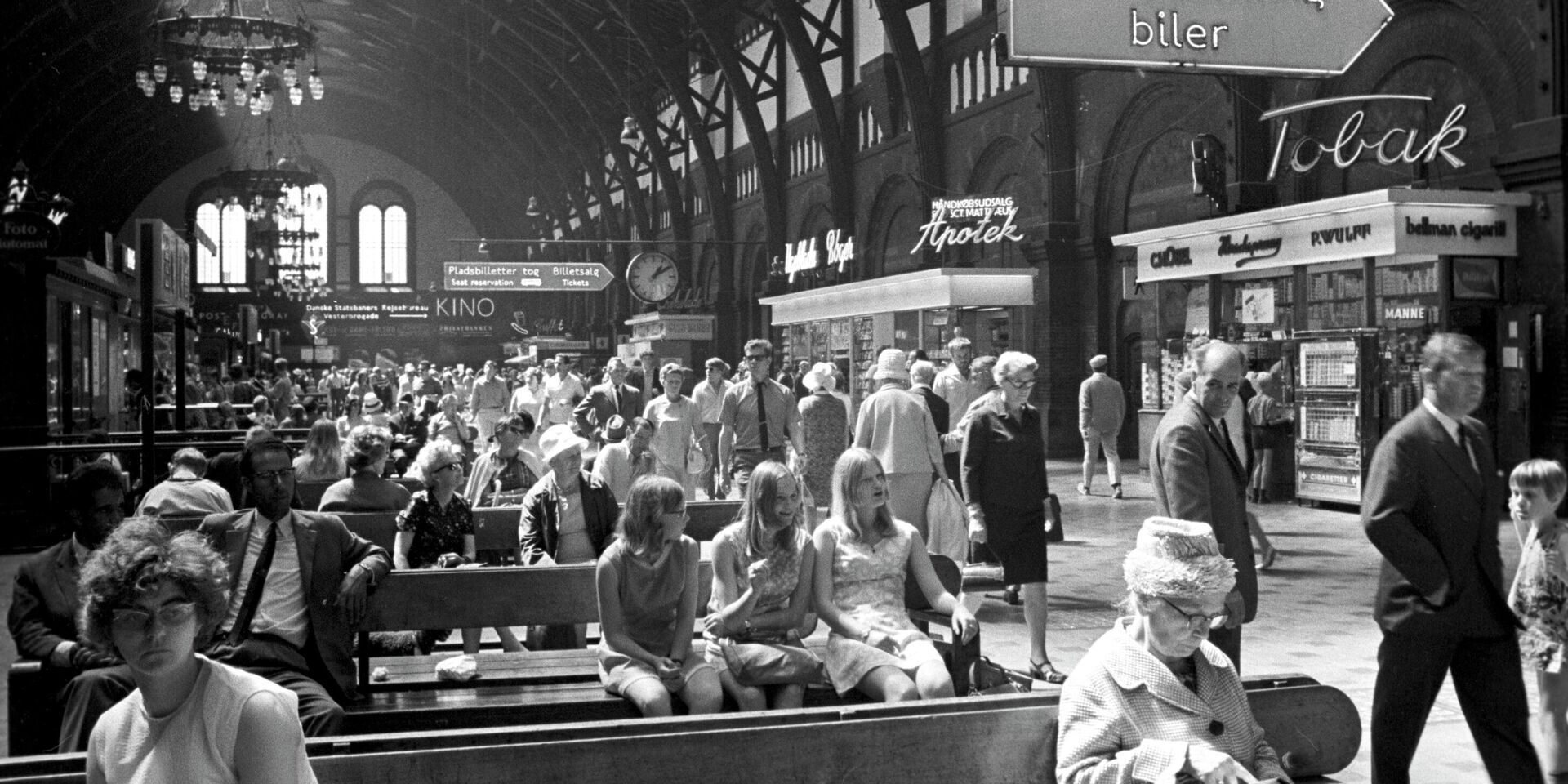 В зале ожидания Центрального железнодорожного вокзала. Королевство Дания. 1969 год - ИноСМИ, 1920, 20.01.2023
