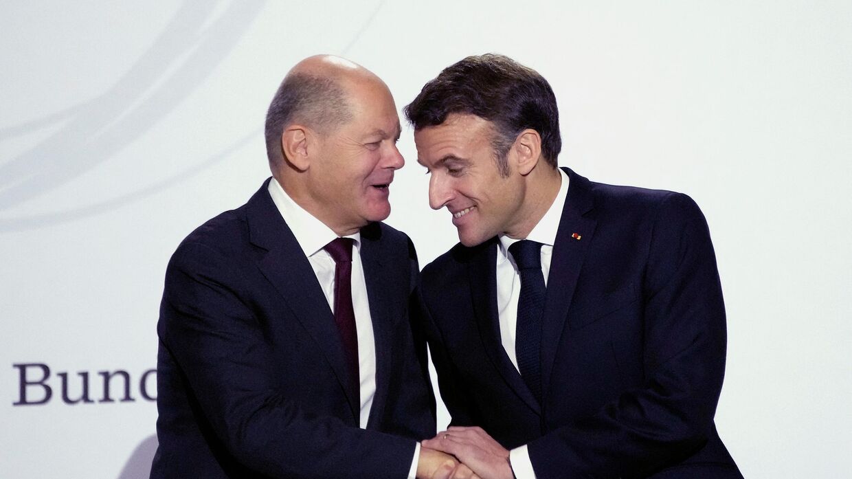 Канцлер Германии Олаф Шольц и президент Франции Эммануэль Макрон во время встречи в Париже. 22 января 2023 года.