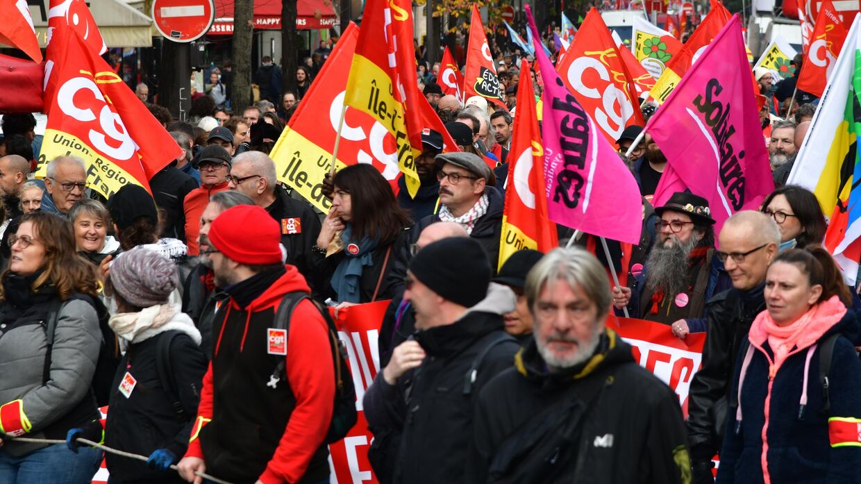 Акция протеста профсоюзов во Франции. Протестующие требуют повышения зарплат и улучшения условий труда