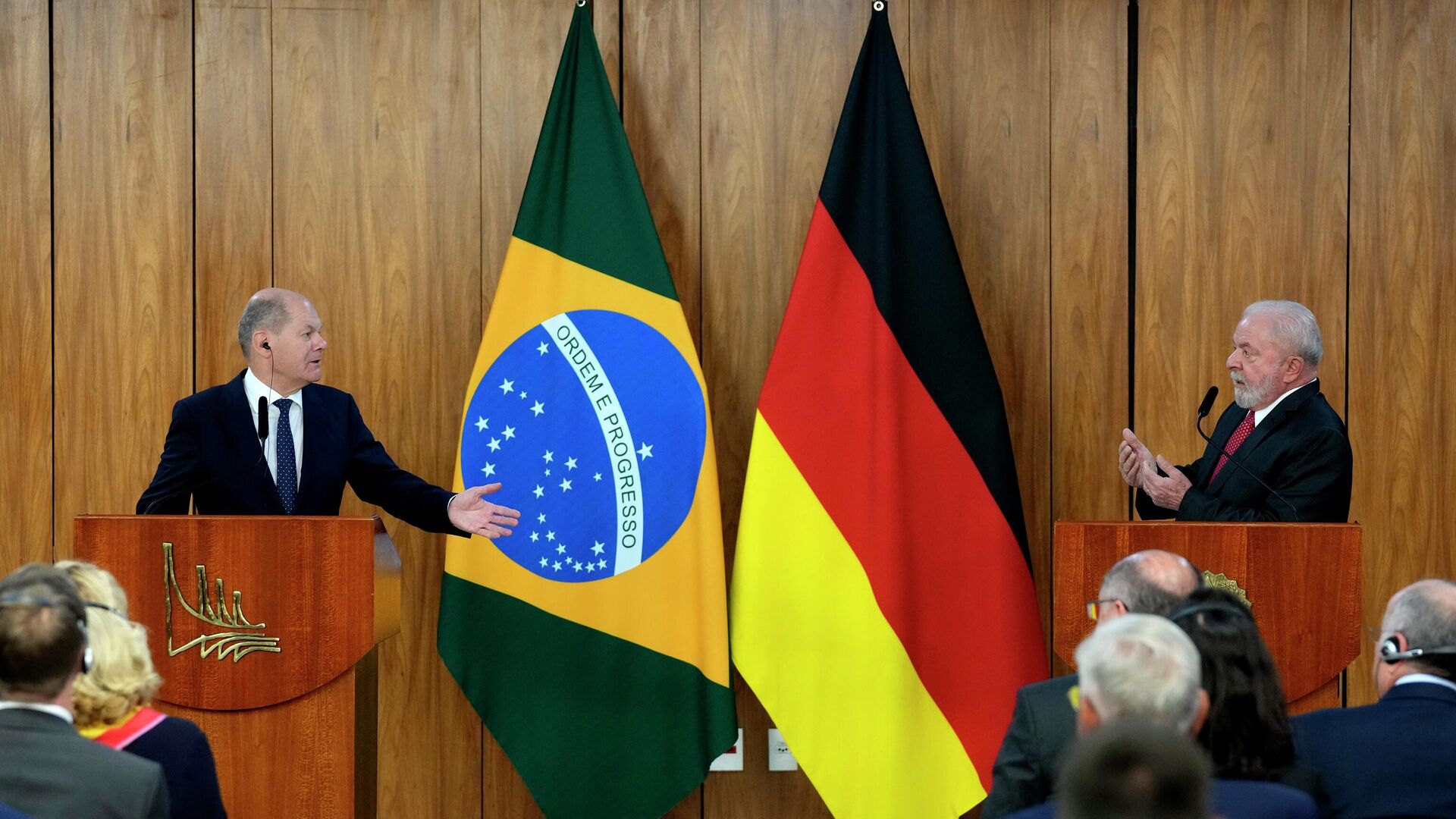 Канцлер Германии Олаф Шольц и президент Бразилии Лула да Силва во время встречи в Бразилиа. 30 января 2023 года - ИноСМИ, 1920, 25.05.2023