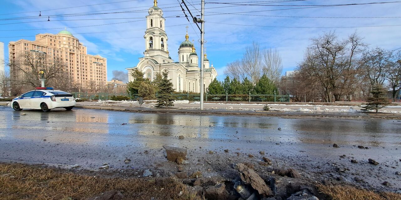 Библиотека, школа и прокуратура пострадали в результате обстрела  украинскими войсками Донецка, ранены семь человек | 19.02.2023, ИноСМИ