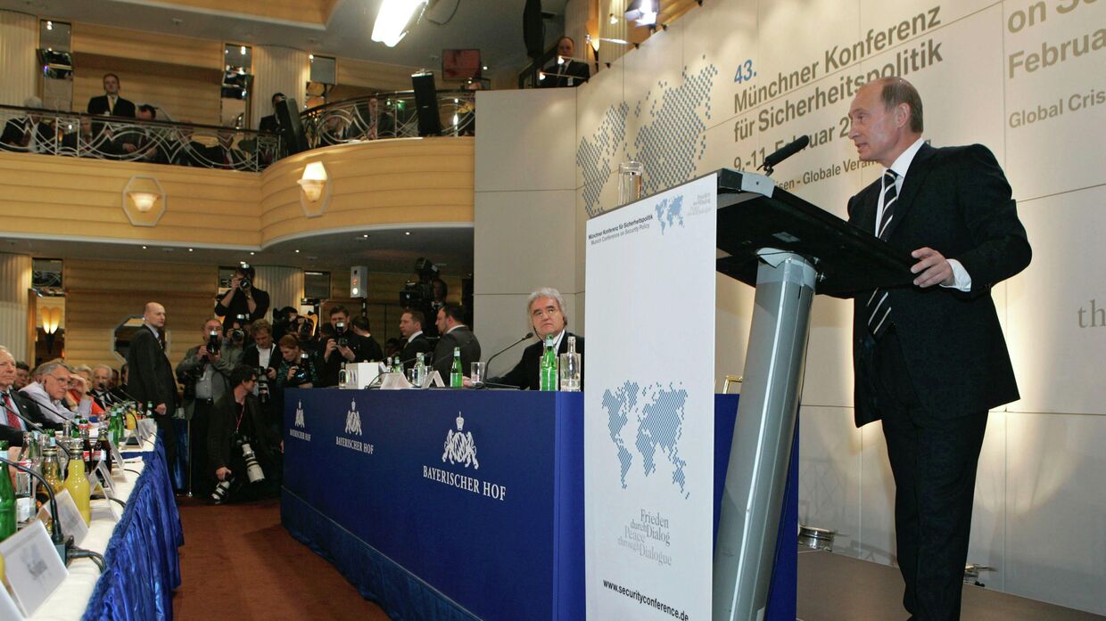 Президент России Владимир Путин во время выступления на 43-й Мюнхенской конференции по вопросам политики безопасности. 10 октября 2007 г.
