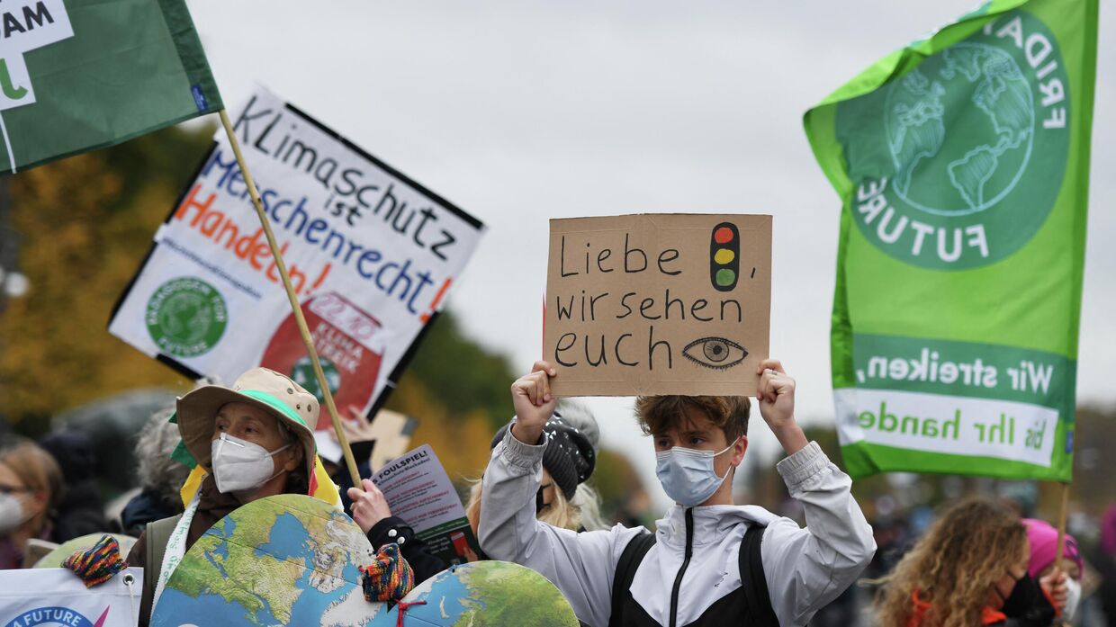 Участники забастовки климатических активистов в Берлине, Германия