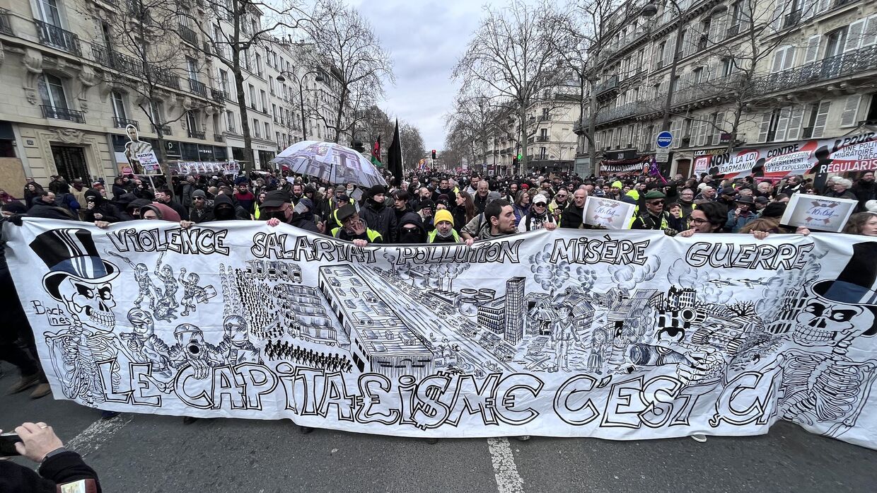 Протесты против пенсионной реформы продолжаются в Париже