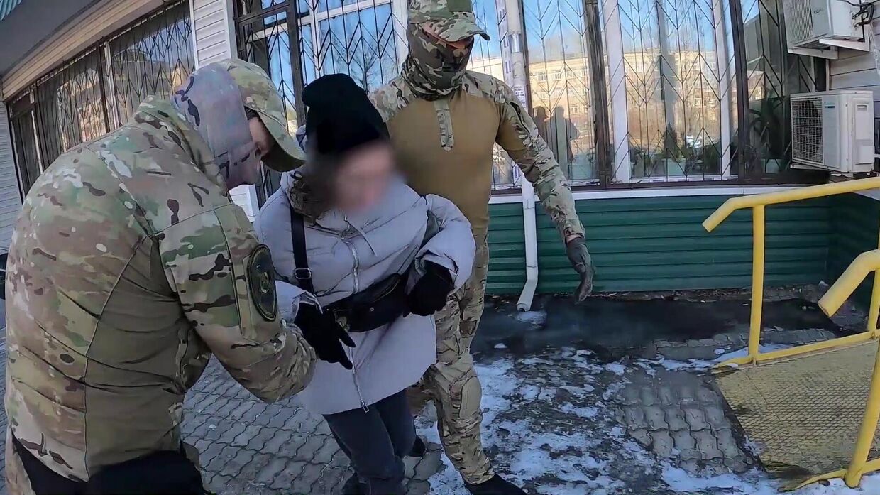 ФСБ РФ задержала подозреваемую в госизмене
