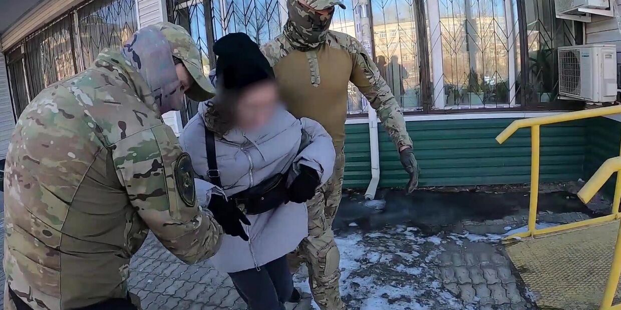 ФСБ РФ задержала подозреваемую в госизмене