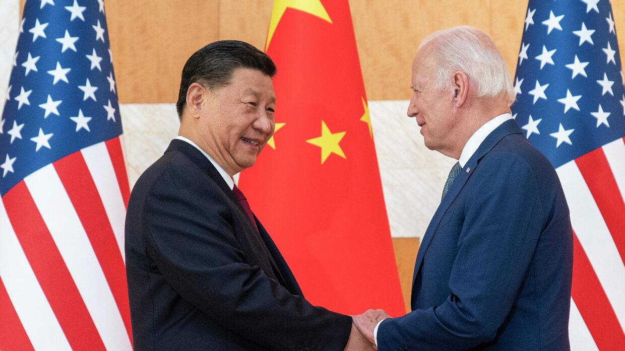Президент США Джо Байден и председатель Китая Си Цзиньпин на полях саммита G20